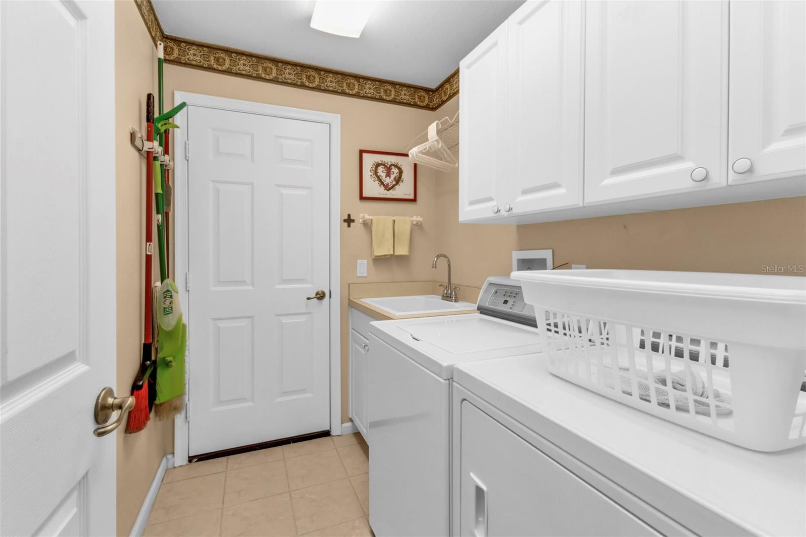 RIVERWOOD - Residential