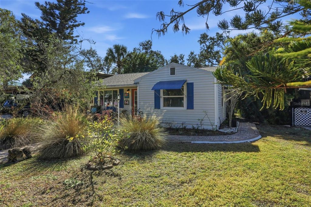 Photo of 5850 27th Avenue S, Gulfport, FL 33707 (MLS # TB8468773)