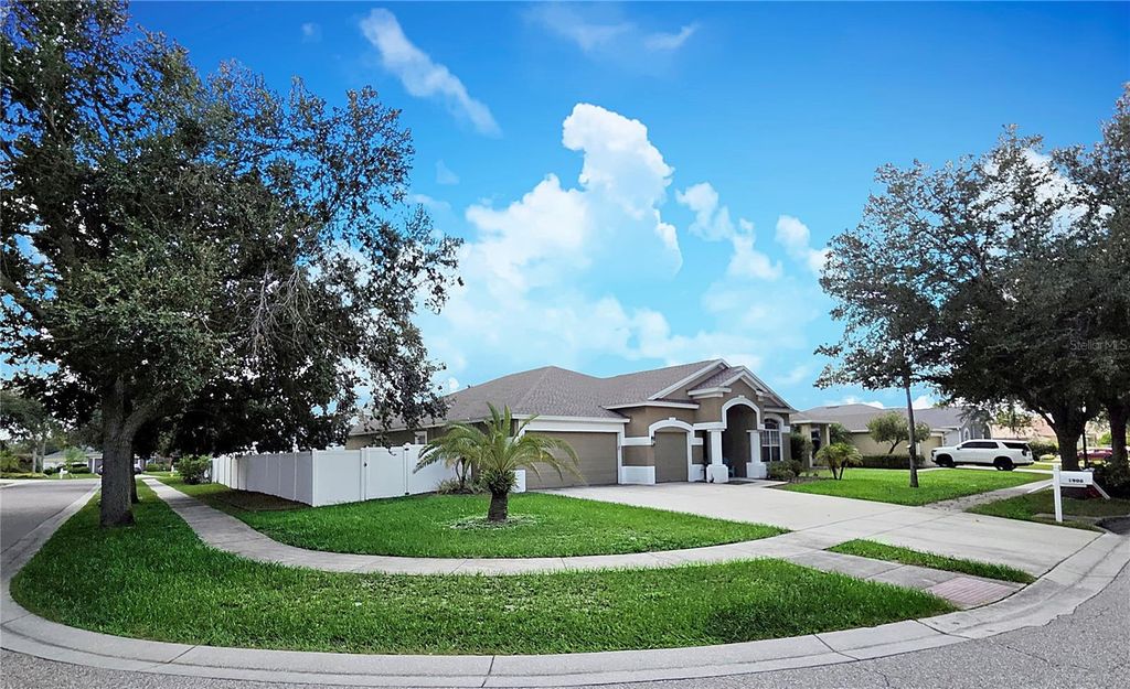 Photo of 1906 Heartland Circle, Valrico, FL 33594 (MLS # TB8420280)