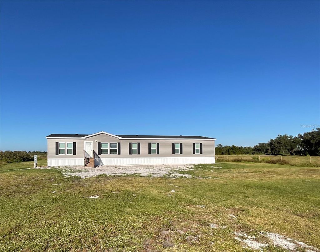 Photo of 4327 SE Airport Road, Arcadia, FL 34266 (MLS # A4665555)