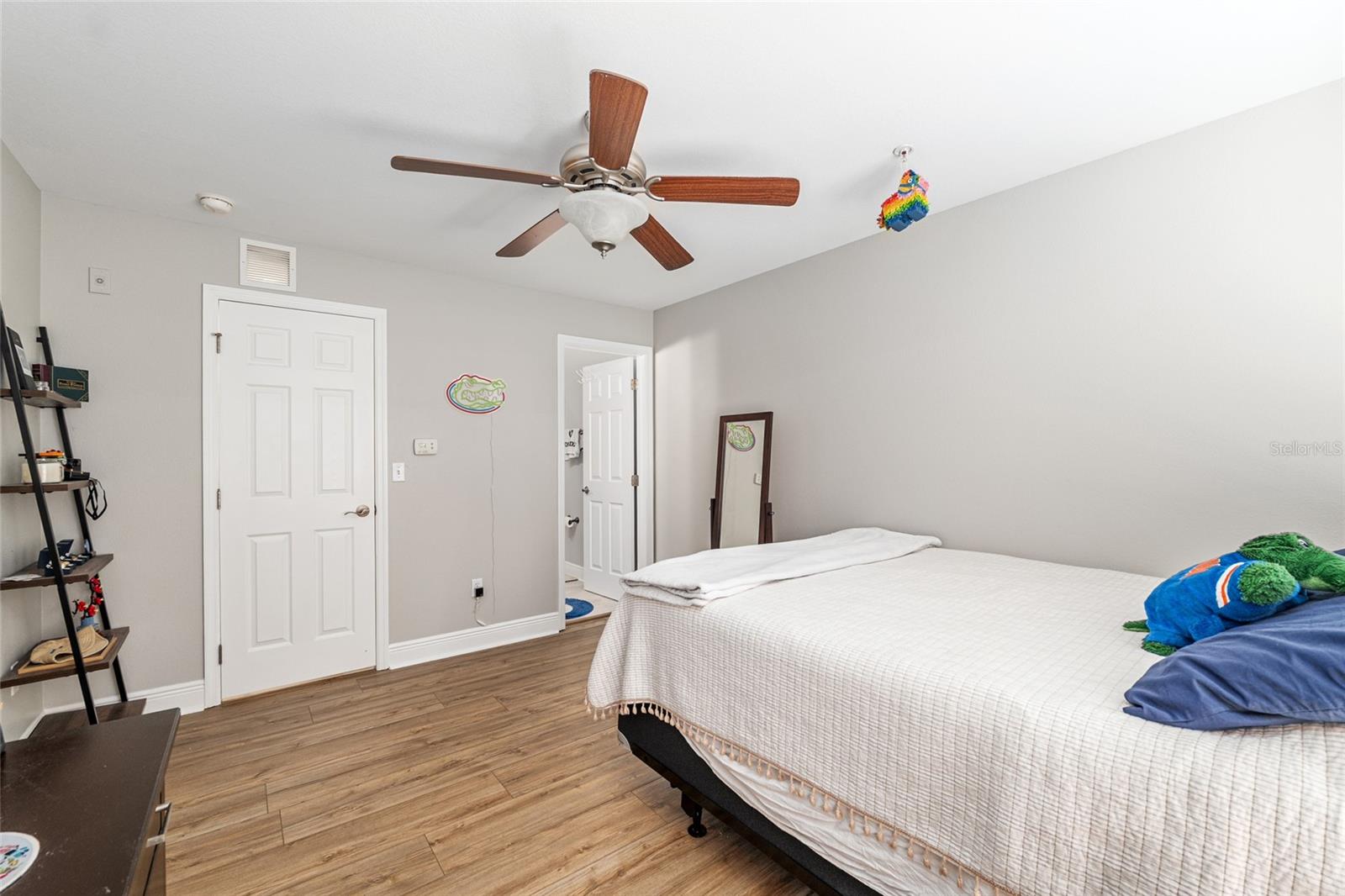 LIONSGATE CONDO - Residential