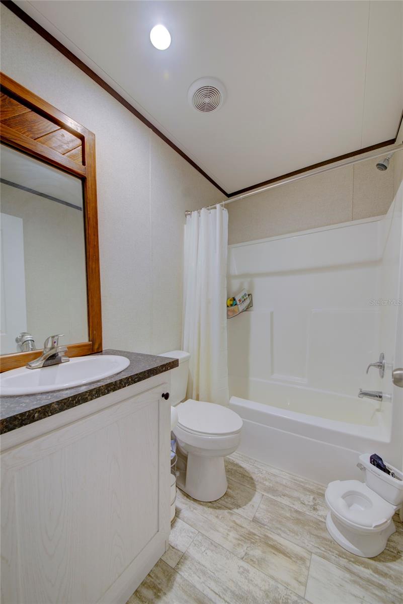 MOON LAKE ESTATES - Residential