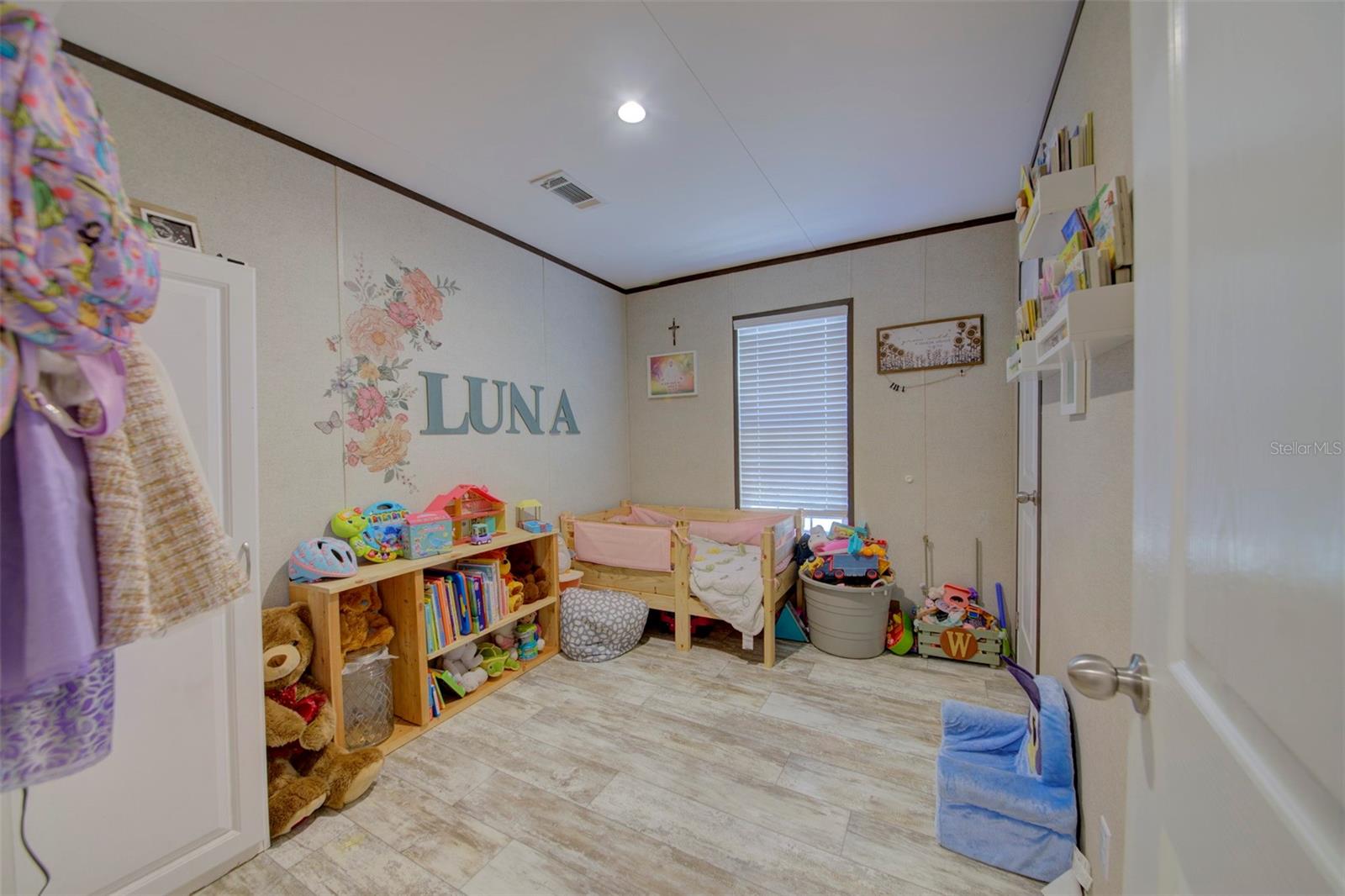 MOON LAKE ESTATES - Residential