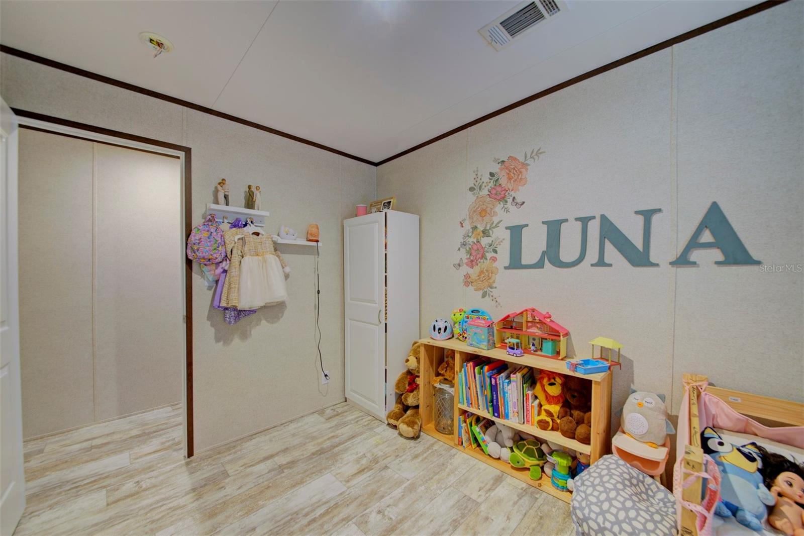 MOON LAKE ESTATES - Residential