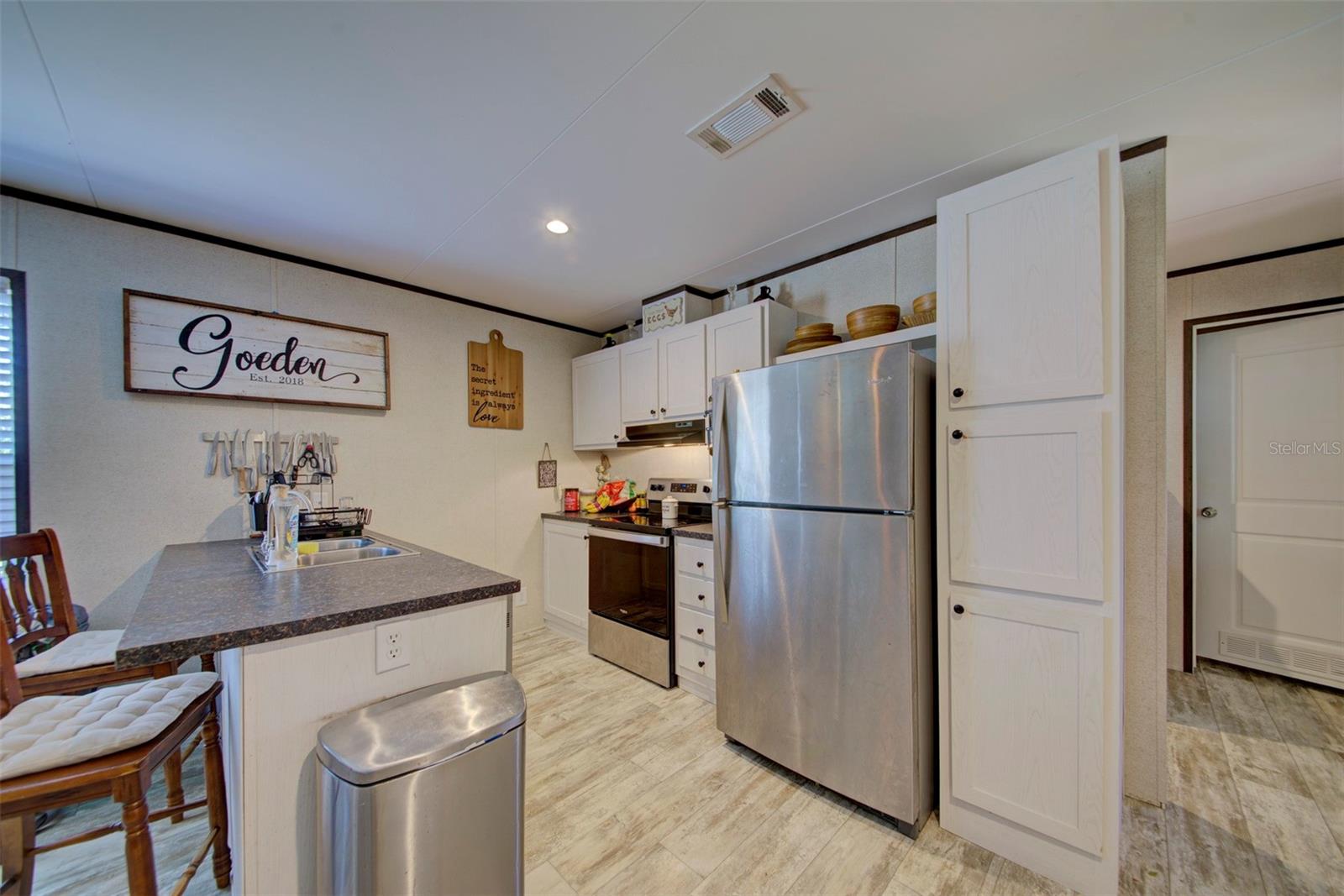 MOON LAKE ESTATES - Residential