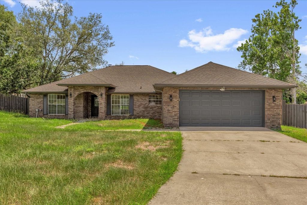 Photo of 3 Pine Glen Drive, Debary, FL 32713 (MLS # O6319608)