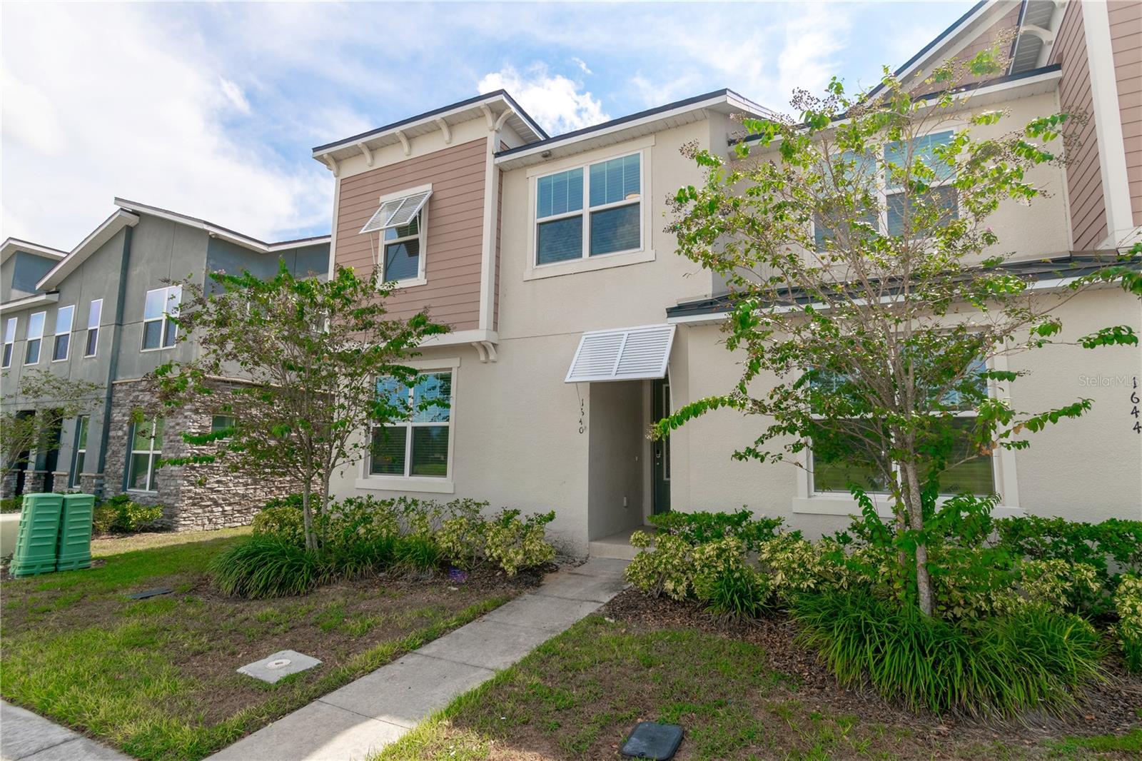 1640 TROPICAL PALMS CIRCLE