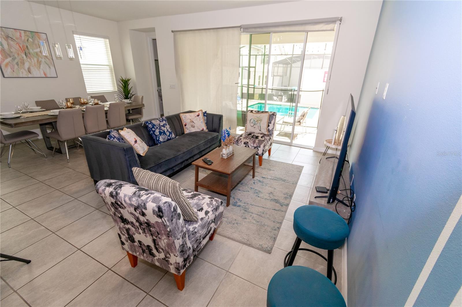 1640 TROPICAL PALMS CIRCLE