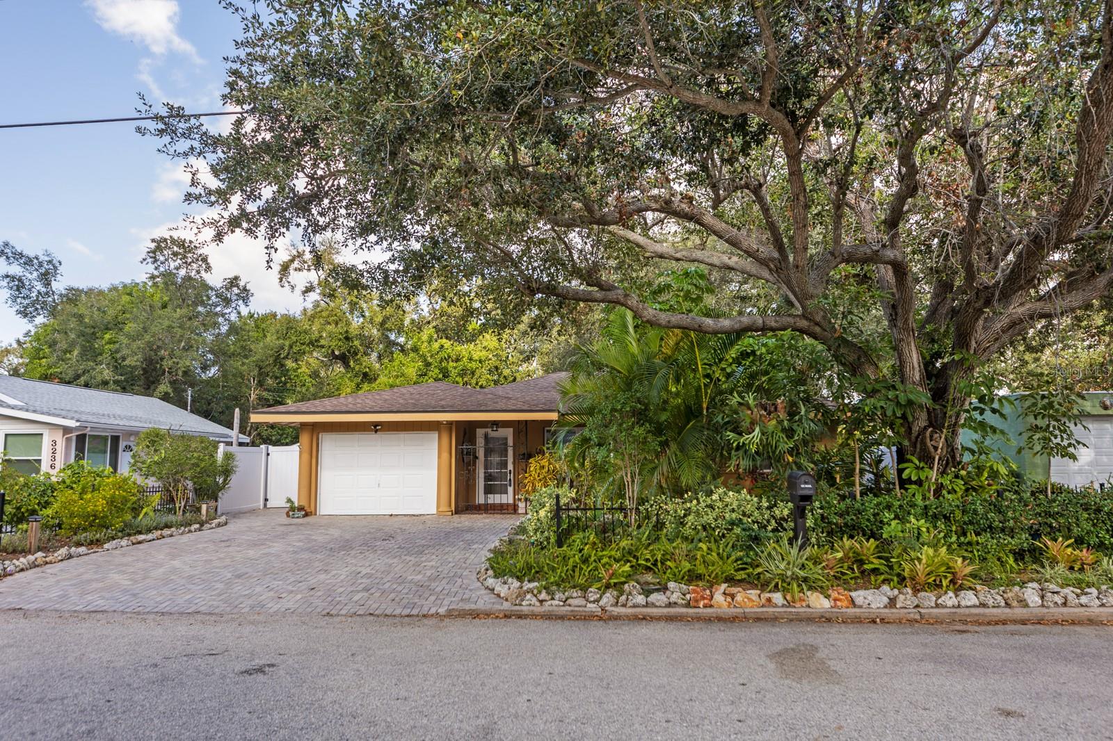 MACKLES - Residential Lease