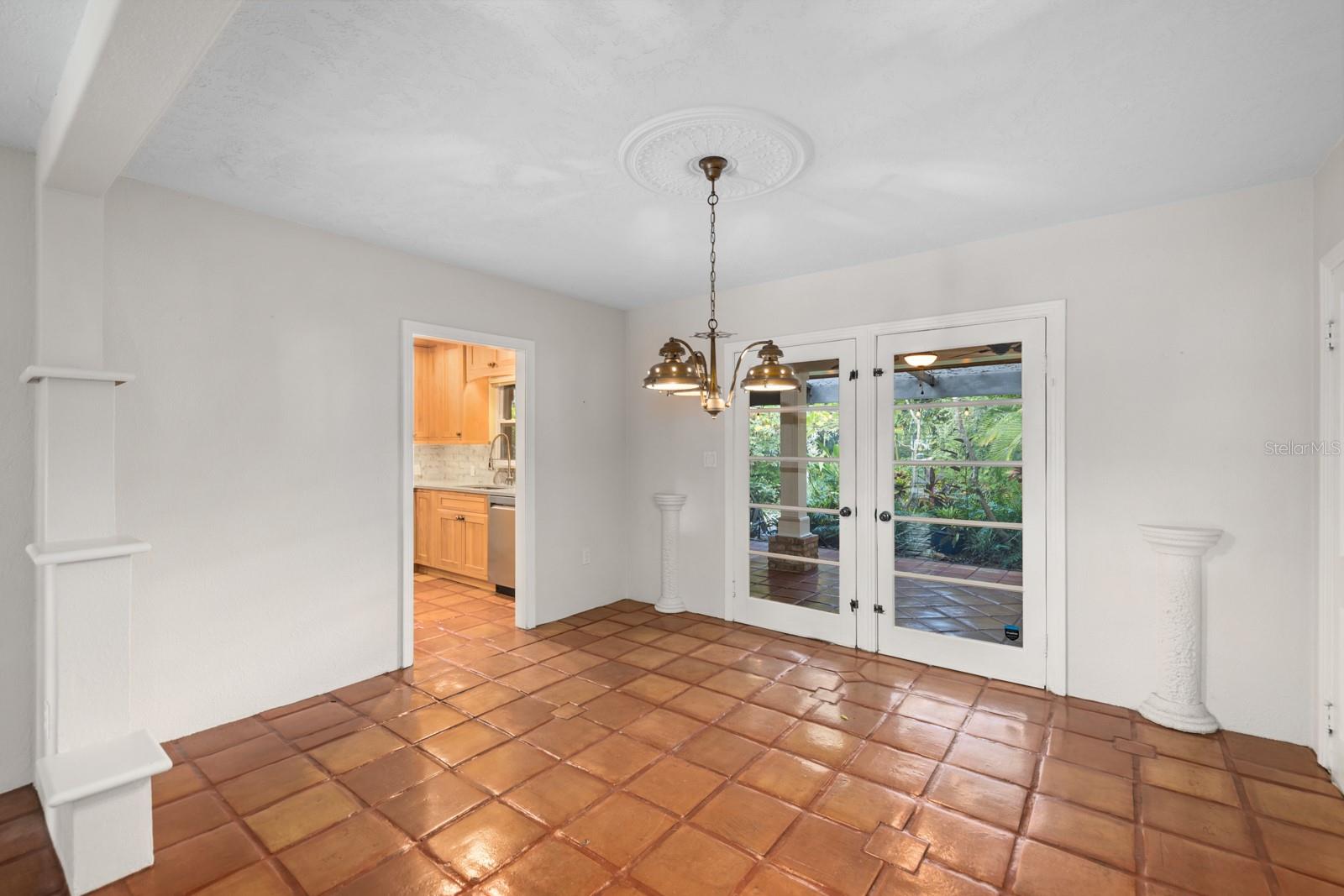 MACKLES - Residential Lease