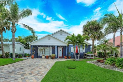 Photo of 830 E 25th Avenue, New Smyrna Beach, FL 32169 (MLS # G5110127)