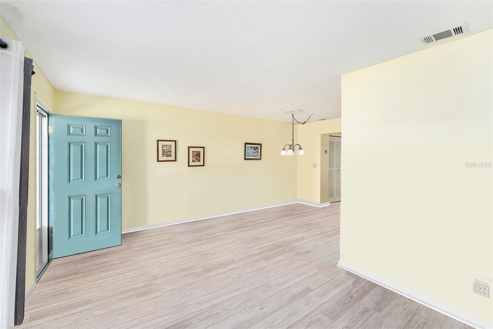 PARADISE SHORES - Residential