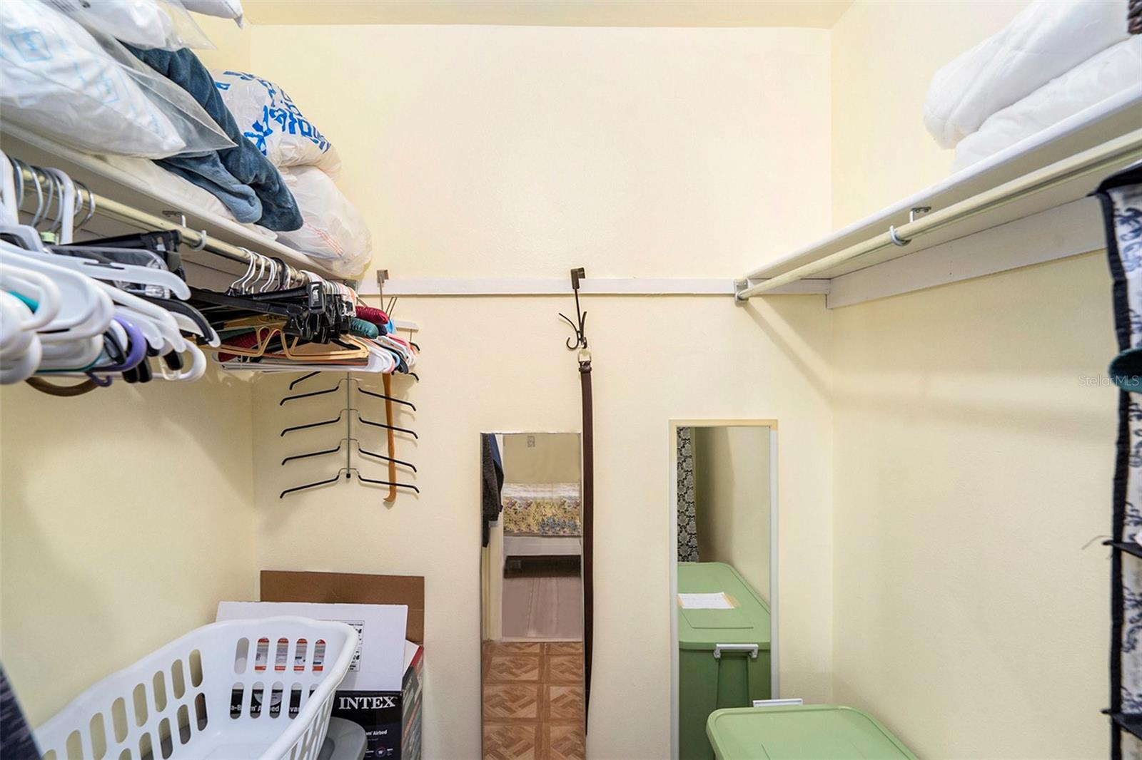 PARADISE SHORES - Residential