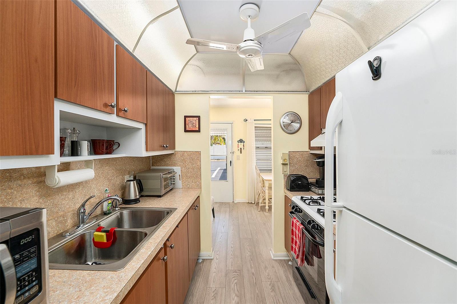 PARADISE SHORES - Residential