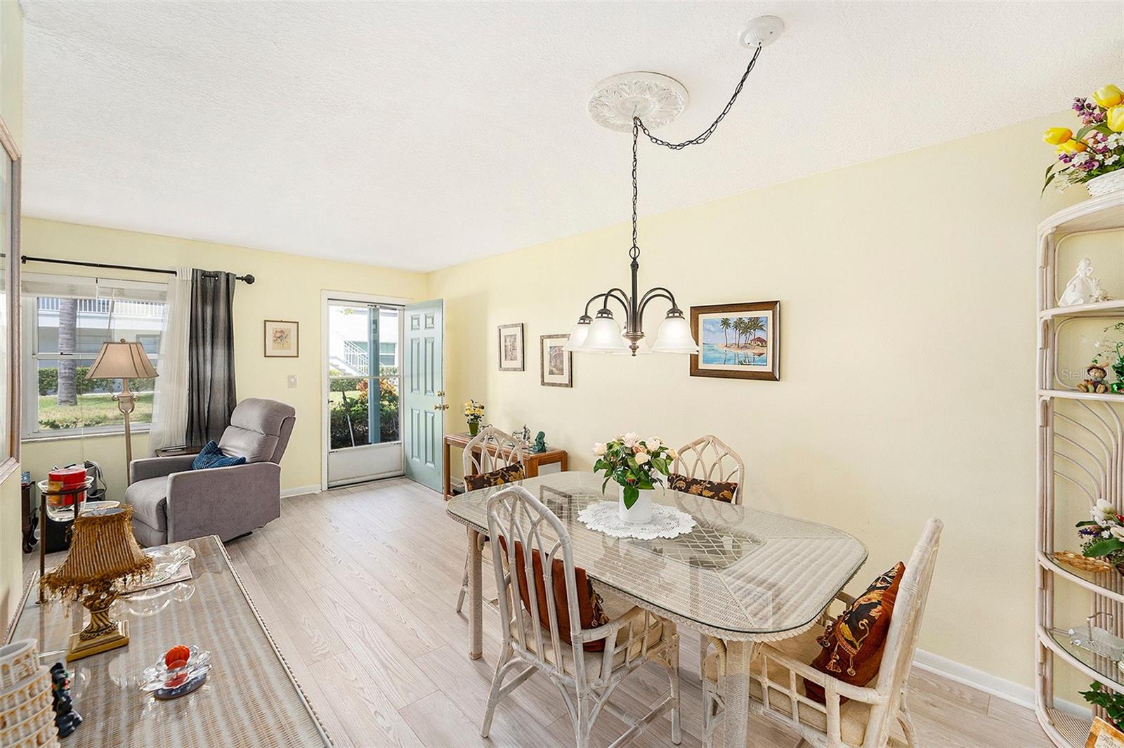 PARADISE SHORES - Residential