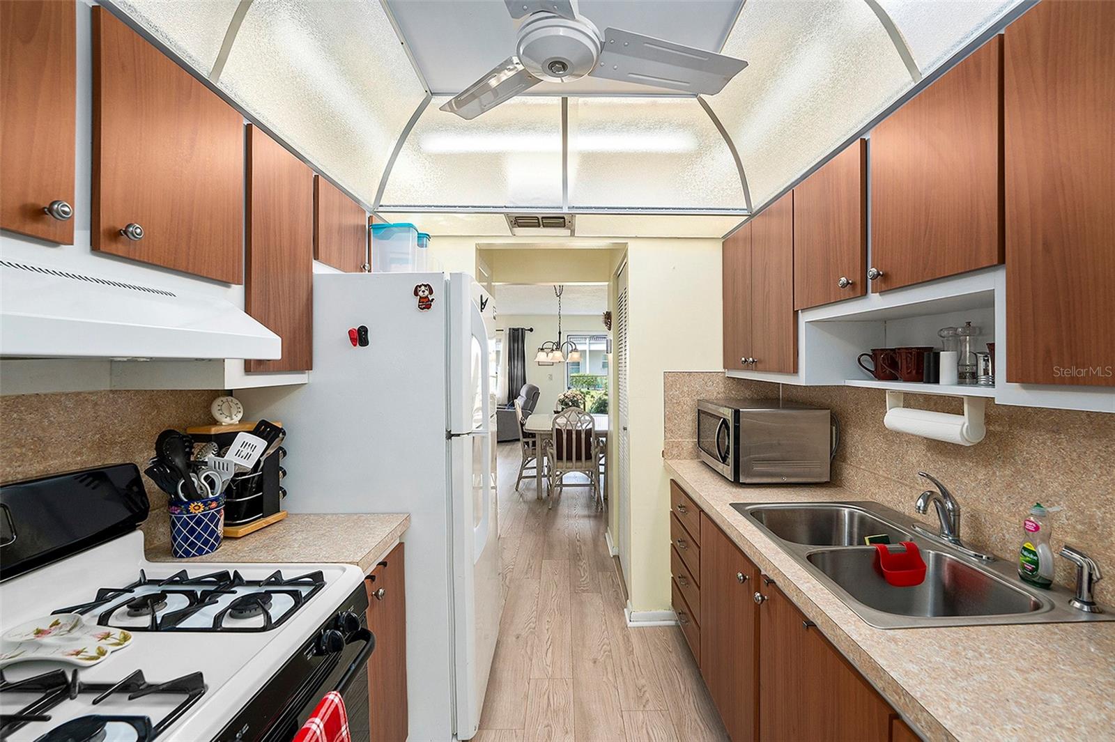 PARADISE SHORES - Residential