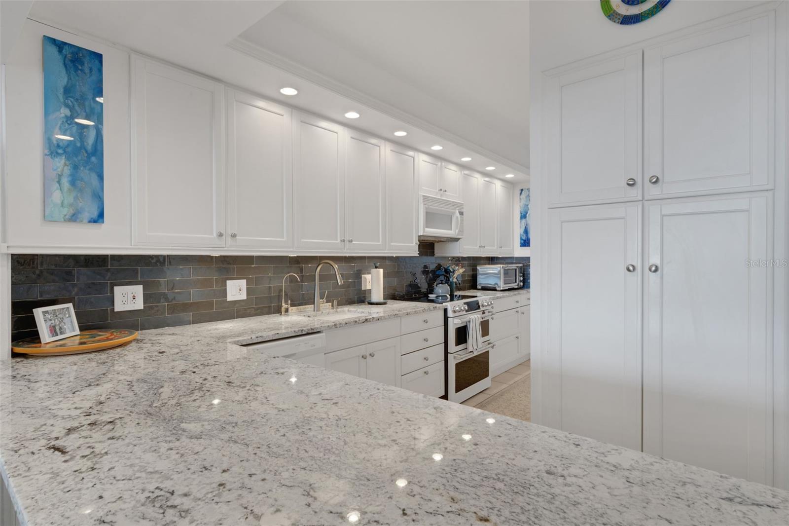 BEACHPLACE II - Residential