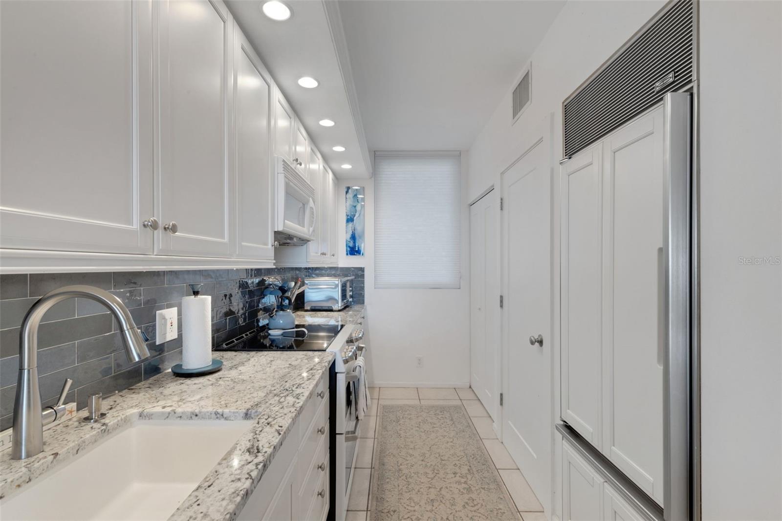 BEACHPLACE II - Residential