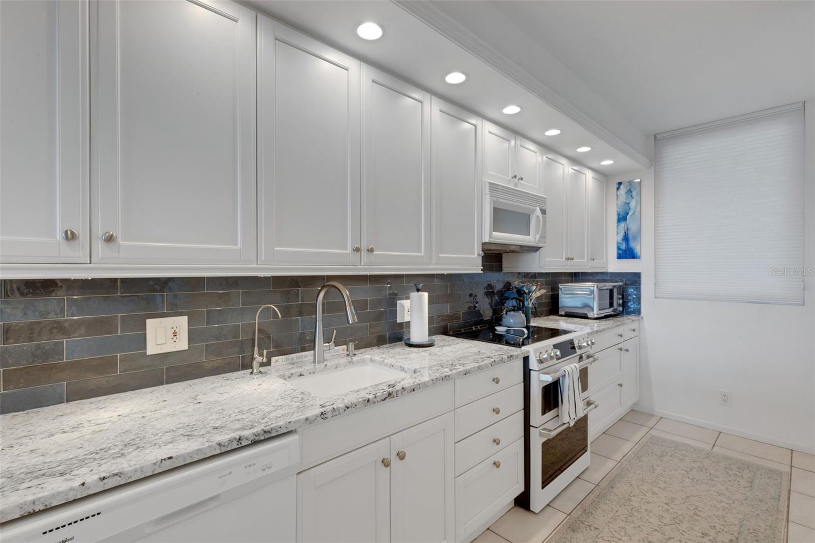 BEACHPLACE II - Residential