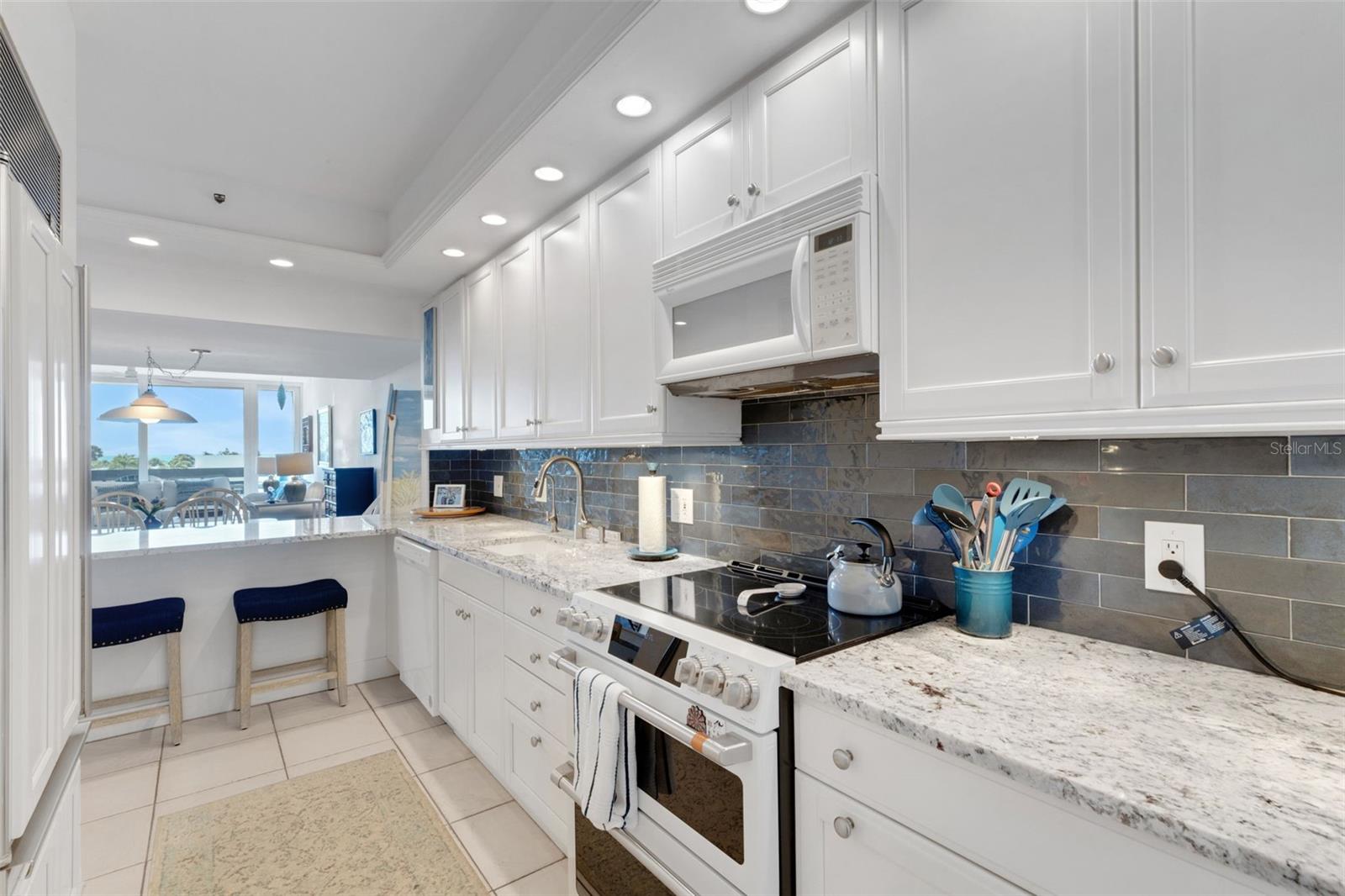 BEACHPLACE II - Residential