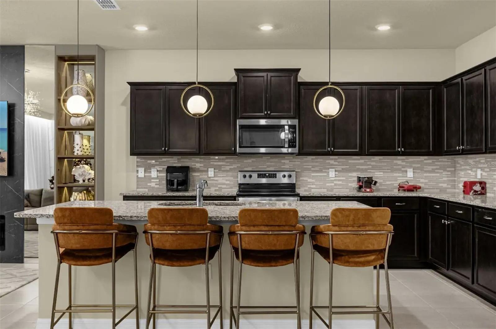 WINDSOR ISLAND RESIDENCE PH 3 - Residential