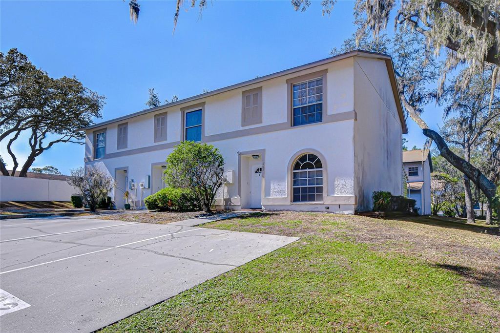 Photo of 602 Fieldcrest Drive, Brandon, FL 33511 (MLS # TB8450100)