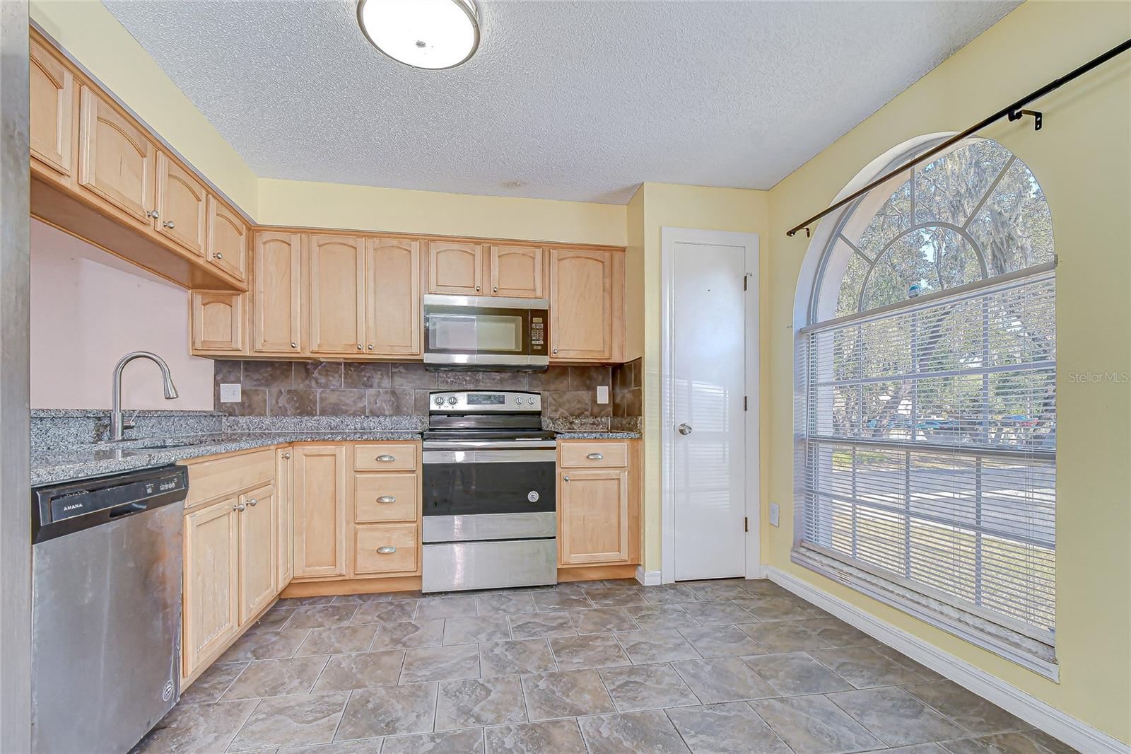 KINGSS COURT TWNHMS - Residential