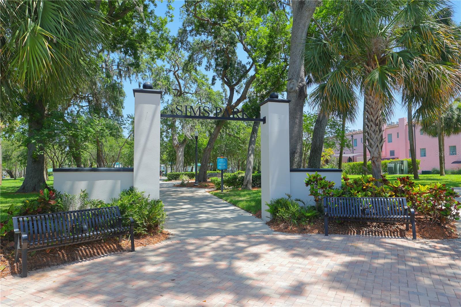 COLONIAL HILLS - Residential