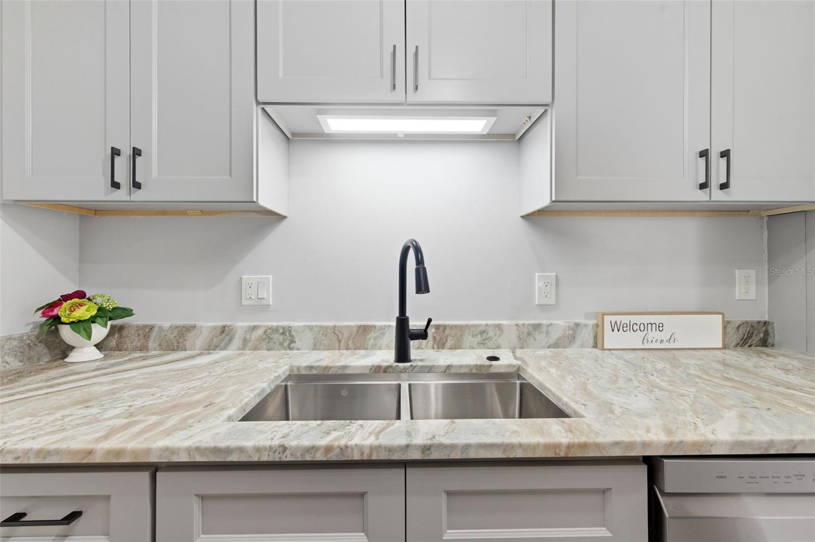 COLONIAL HILLS - Residential