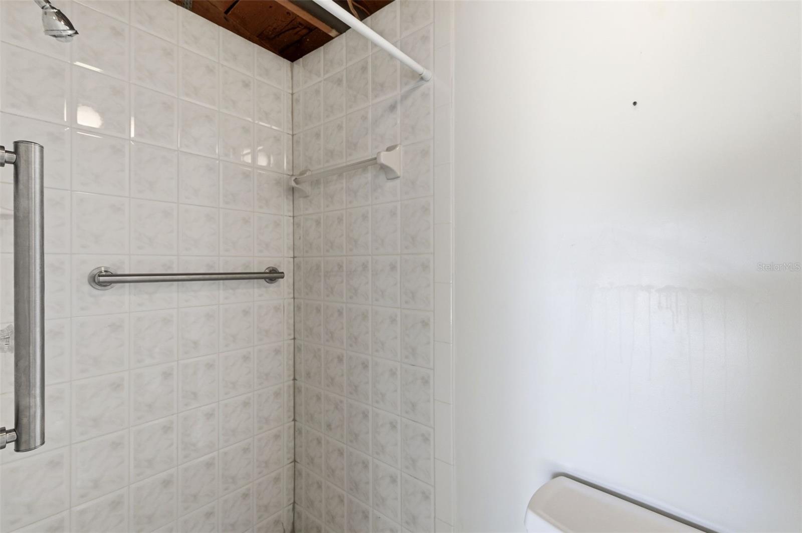 COLONIAL HILLS - Residential