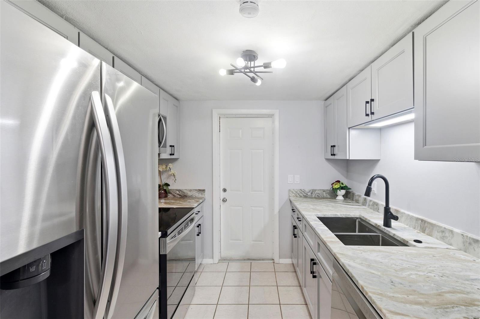 COLONIAL HILLS - Residential