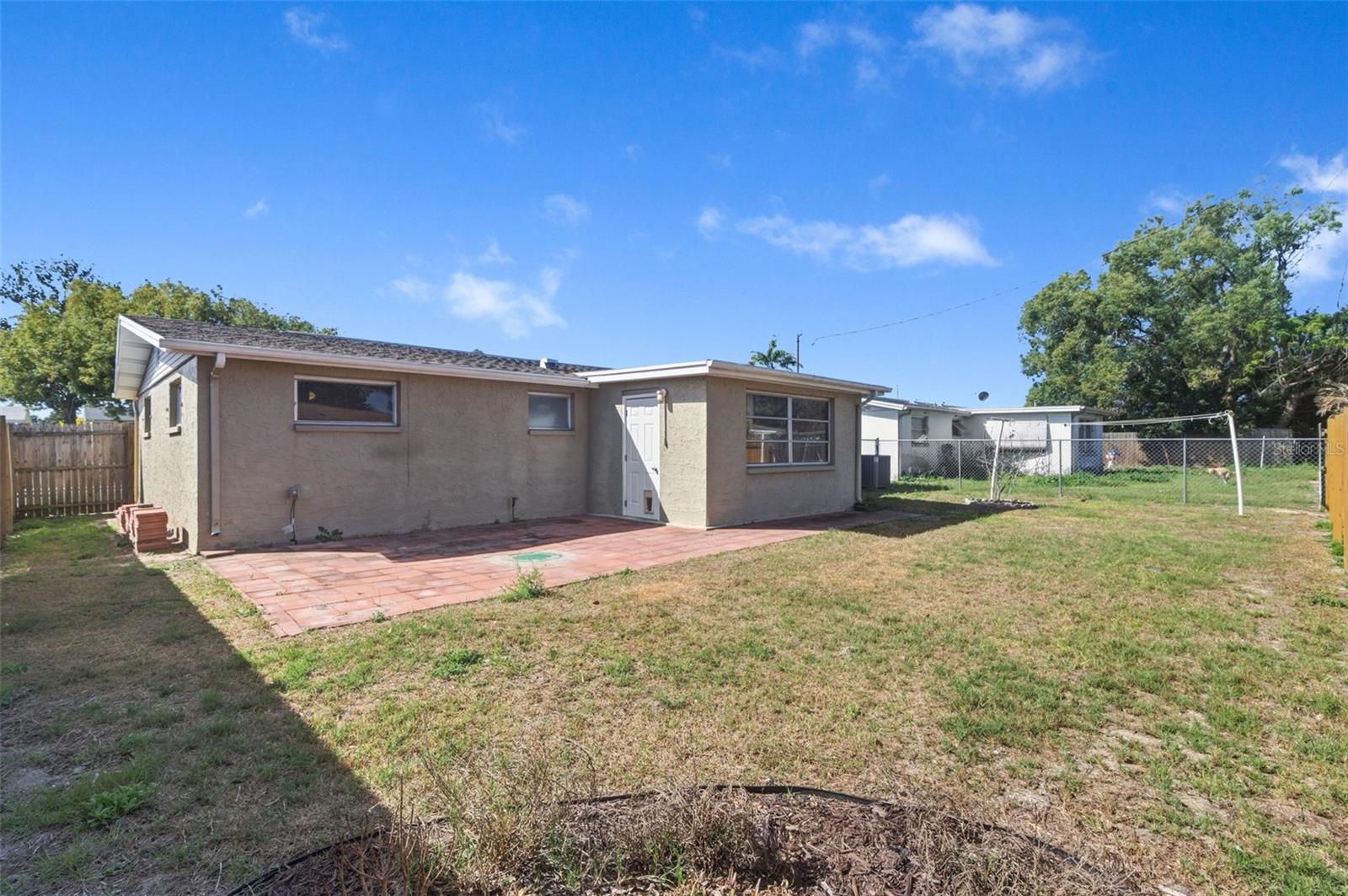 COLONIAL HILLS - Residential