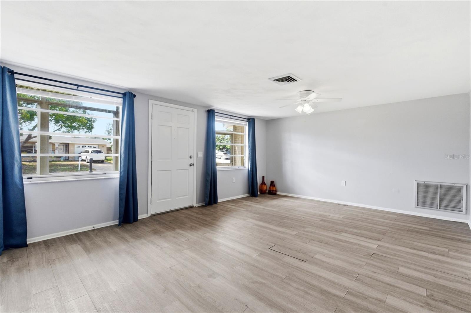 COLONIAL HILLS - Residential