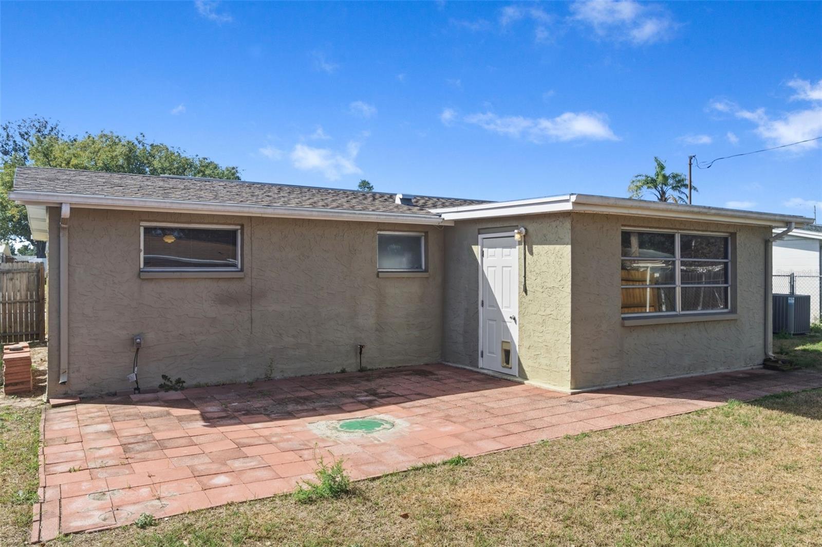 COLONIAL HILLS - Residential