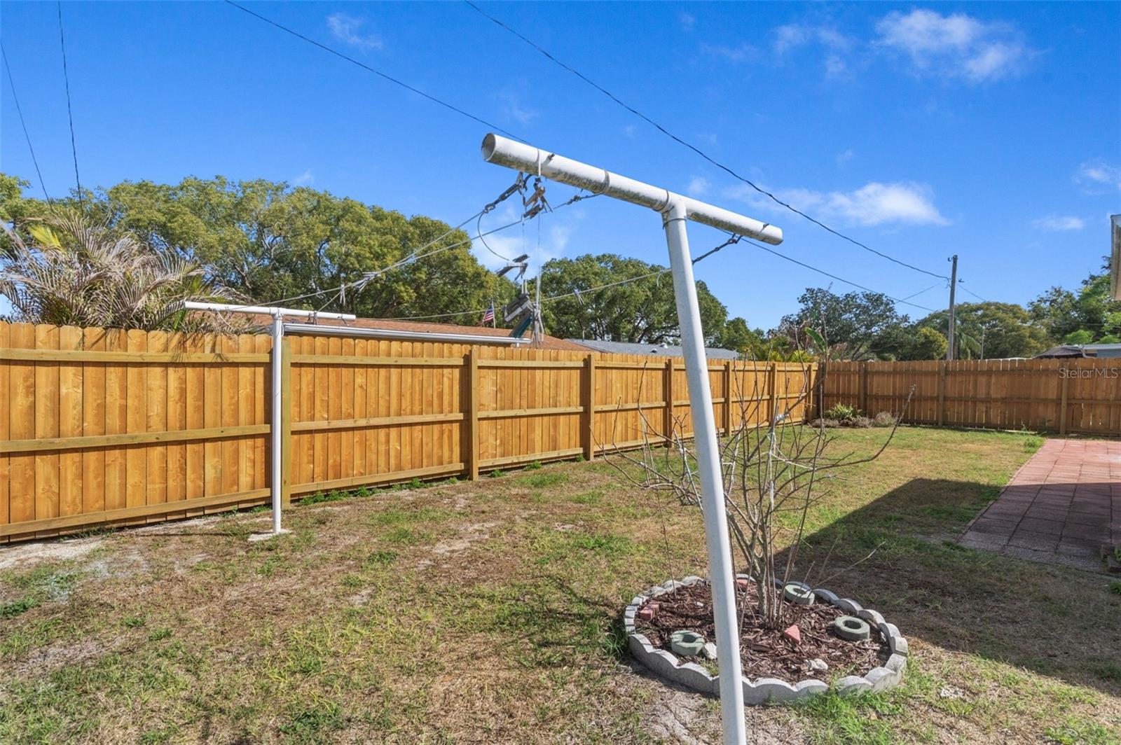 COLONIAL HILLS - Residential