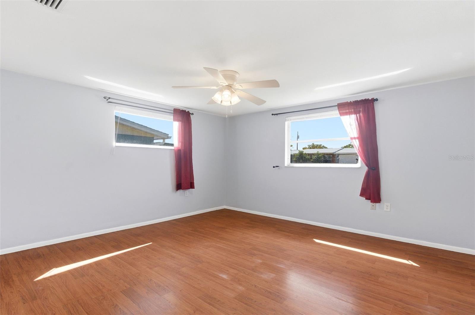 COLONIAL HILLS - Residential