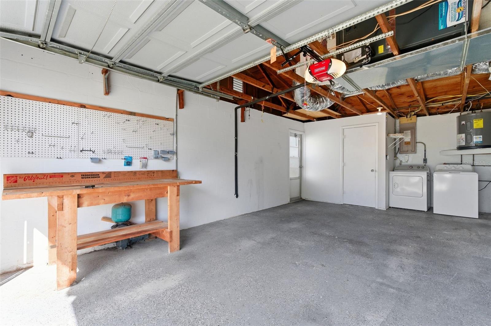 COLONIAL HILLS - Residential