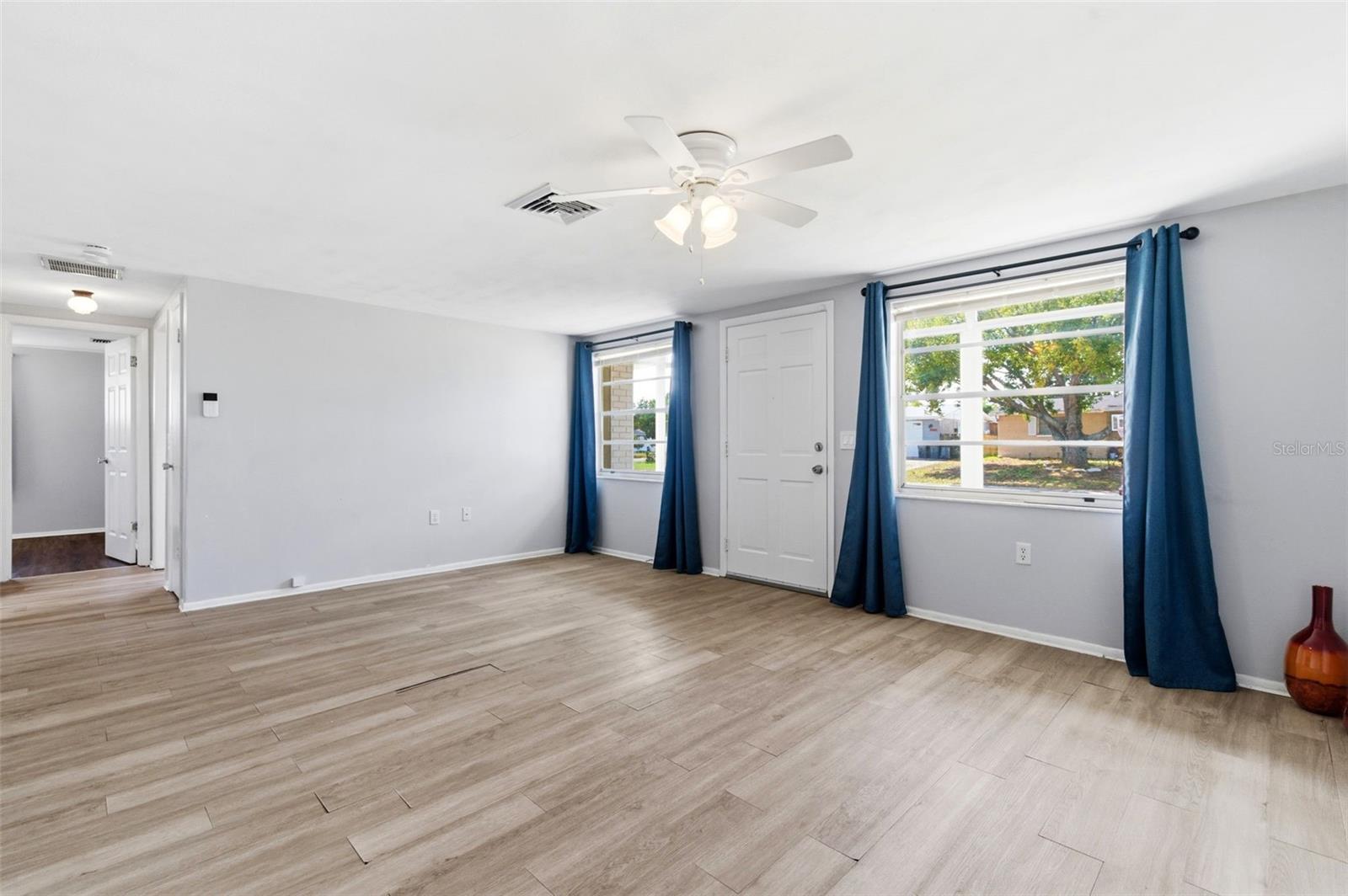 COLONIAL HILLS - Residential