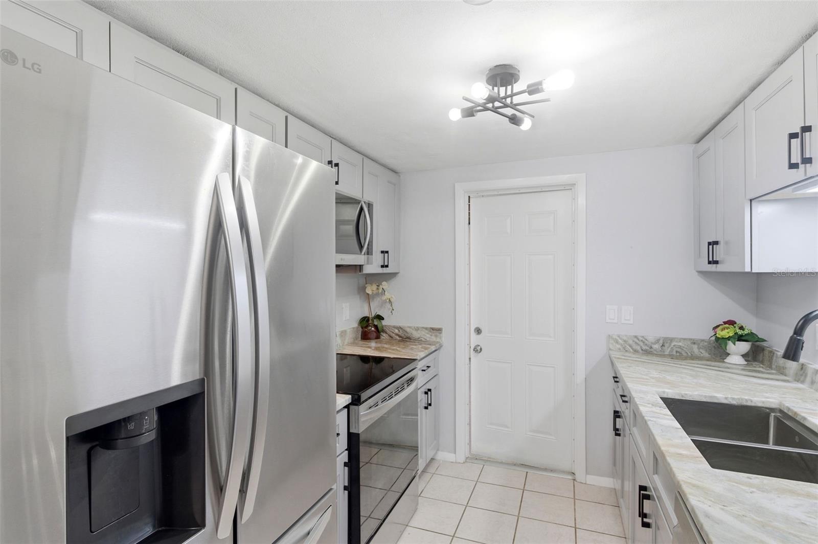 COLONIAL HILLS - Residential