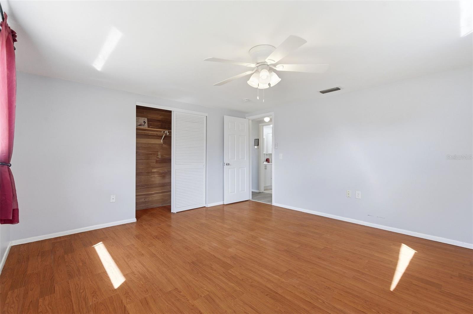 COLONIAL HILLS - Residential