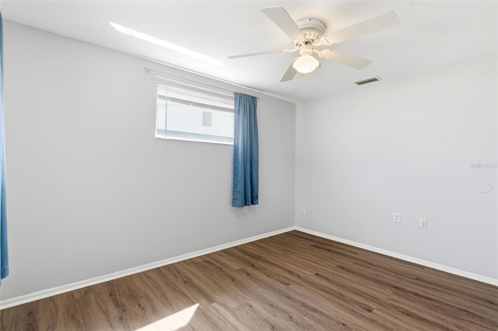 COLONIAL HILLS - Residential