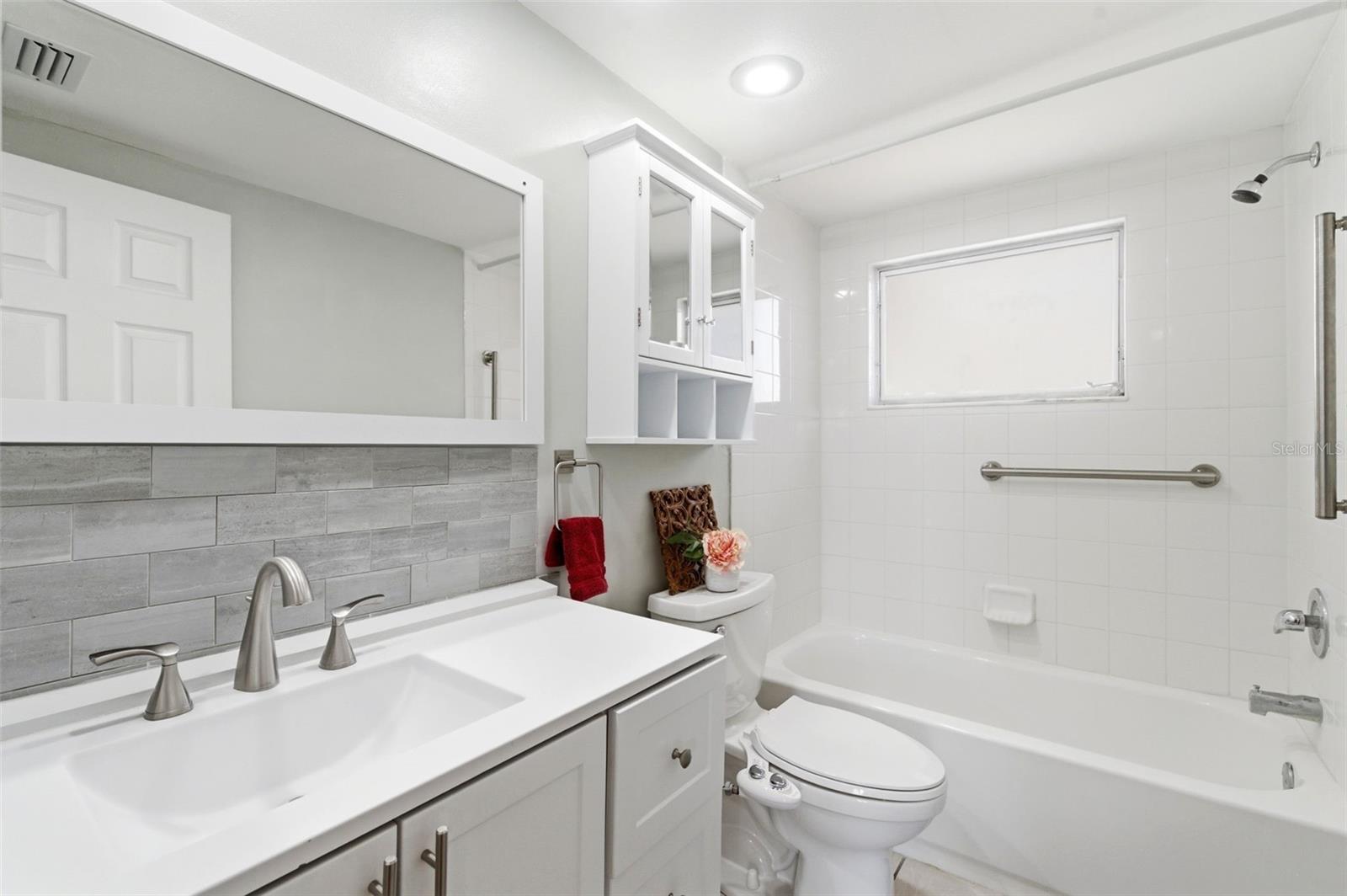 COLONIAL HILLS - Residential