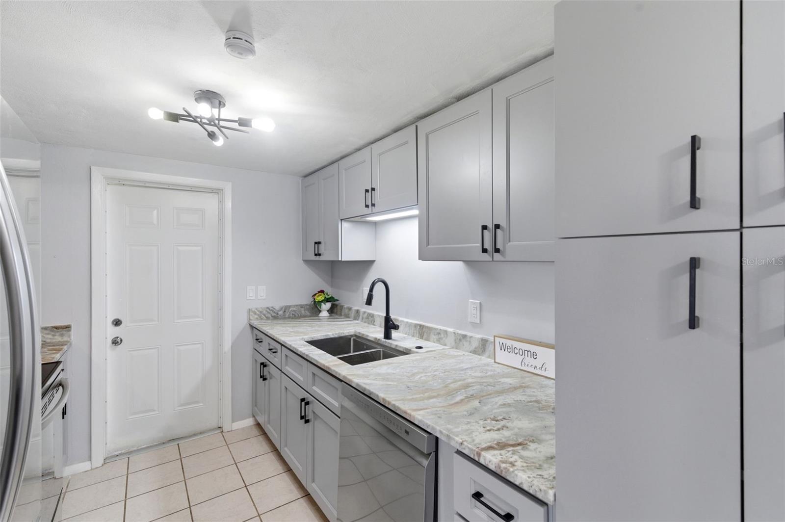 COLONIAL HILLS - Residential