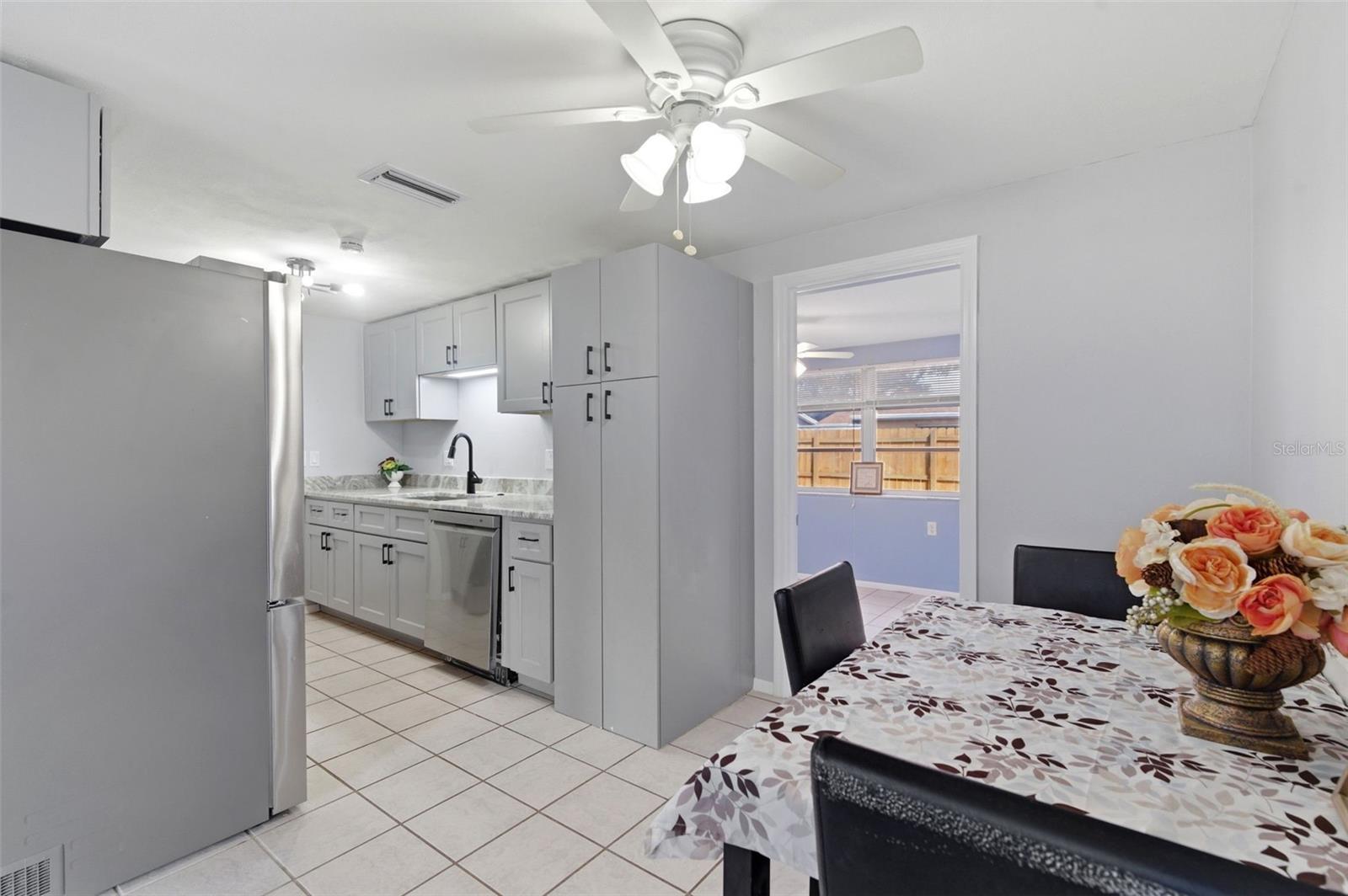 COLONIAL HILLS - Residential