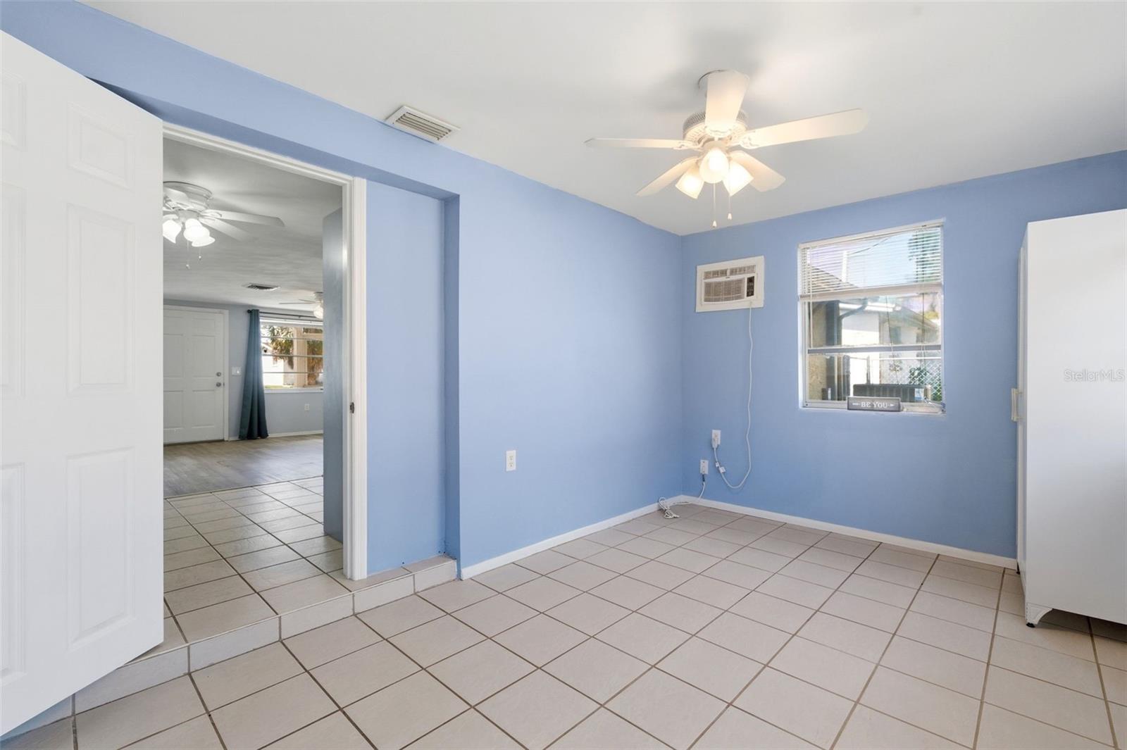 COLONIAL HILLS - Residential