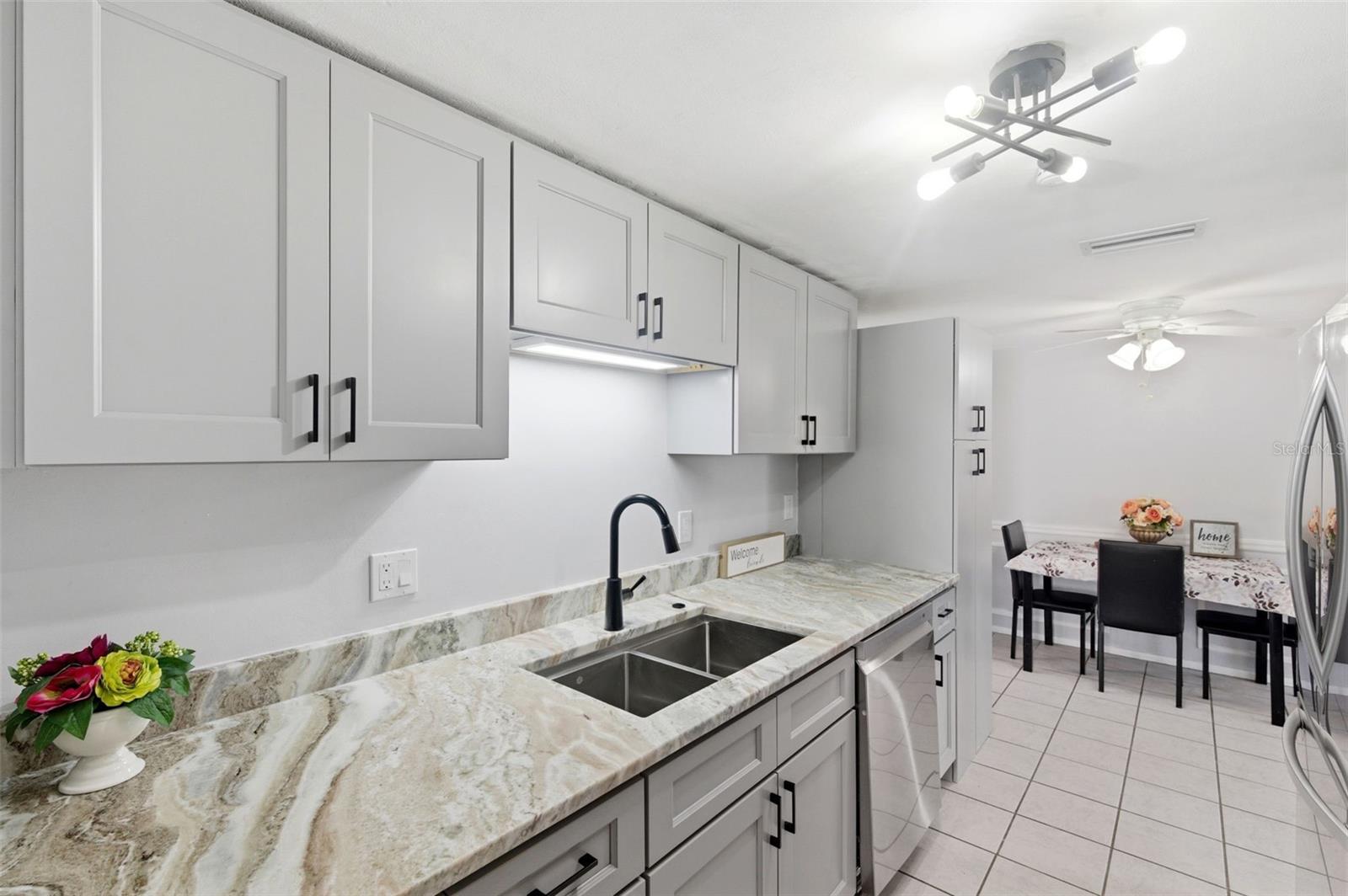 COLONIAL HILLS - Residential