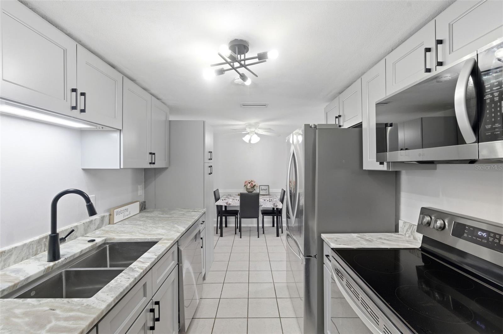 COLONIAL HILLS - Residential