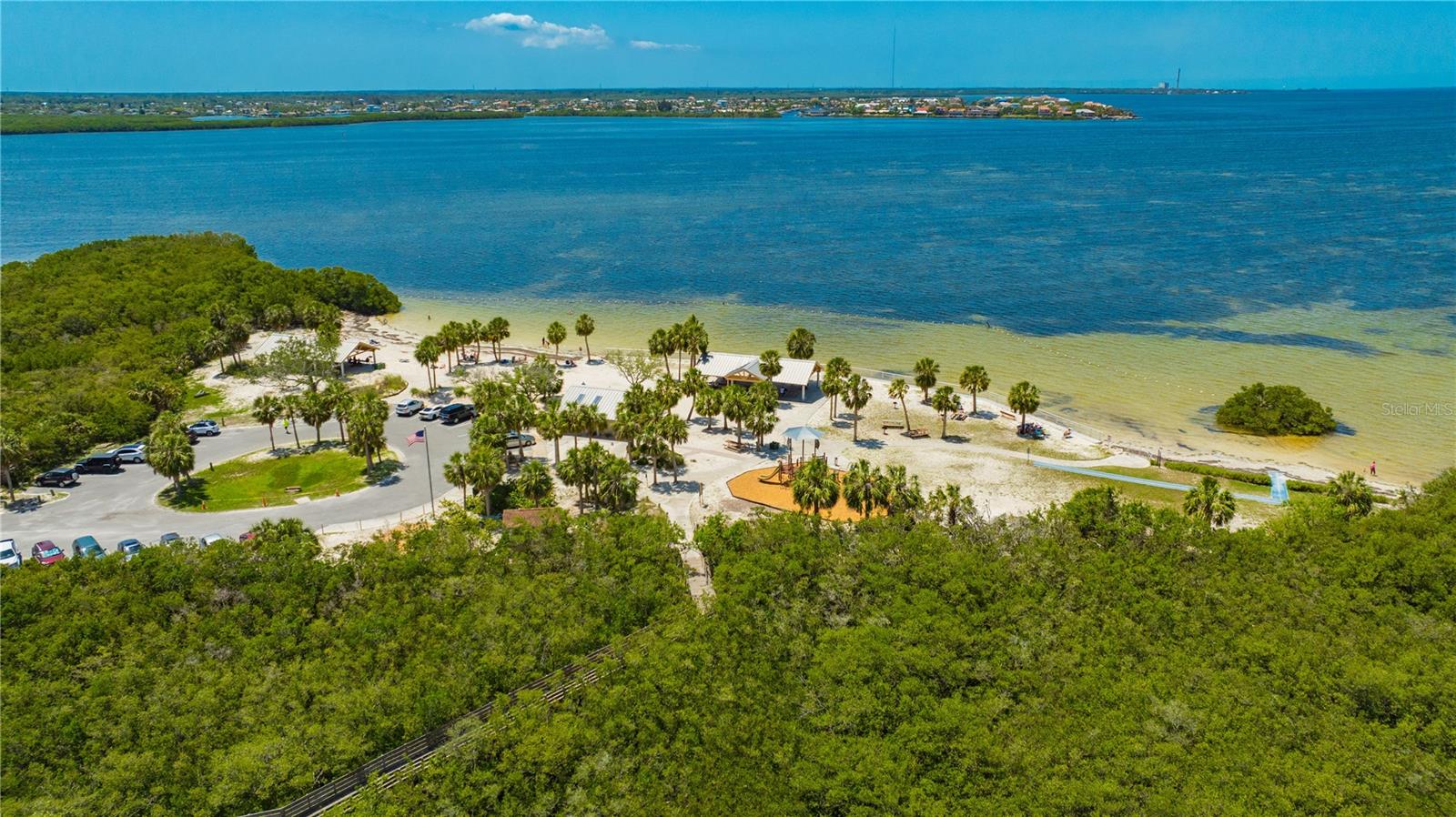 COLONIAL HILLS - Residential