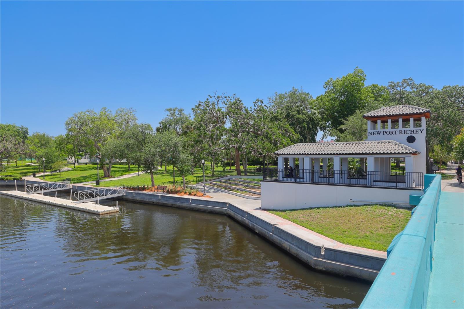 COLONIAL HILLS - Residential