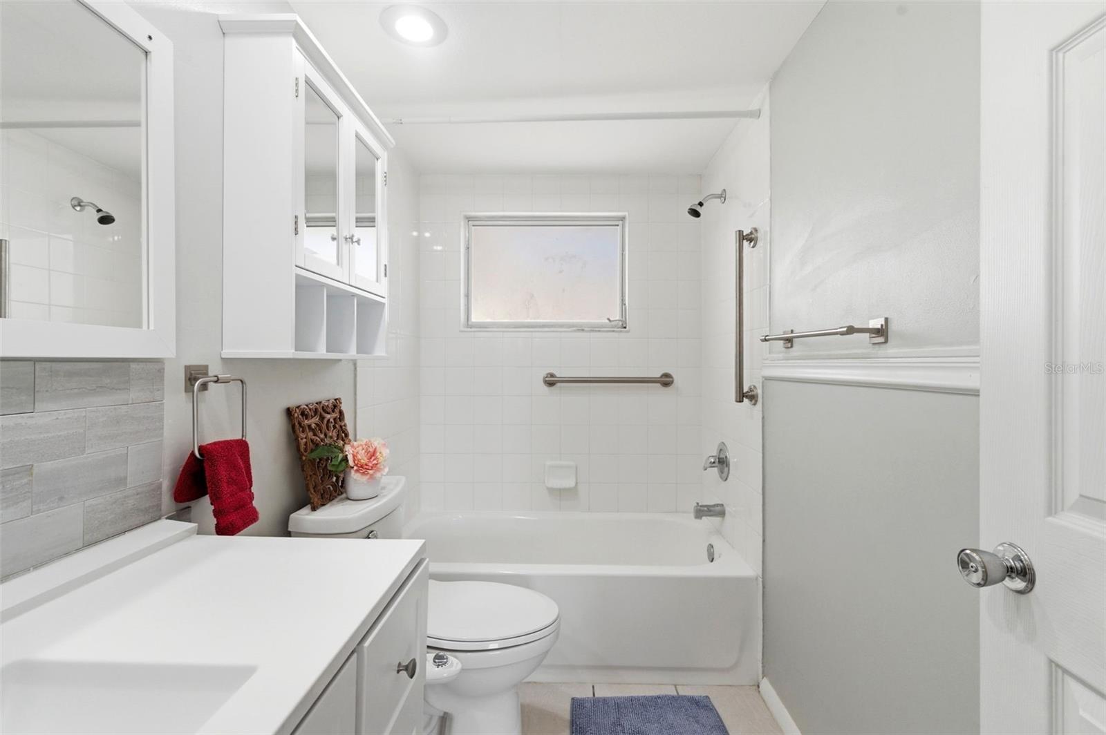 COLONIAL HILLS - Residential